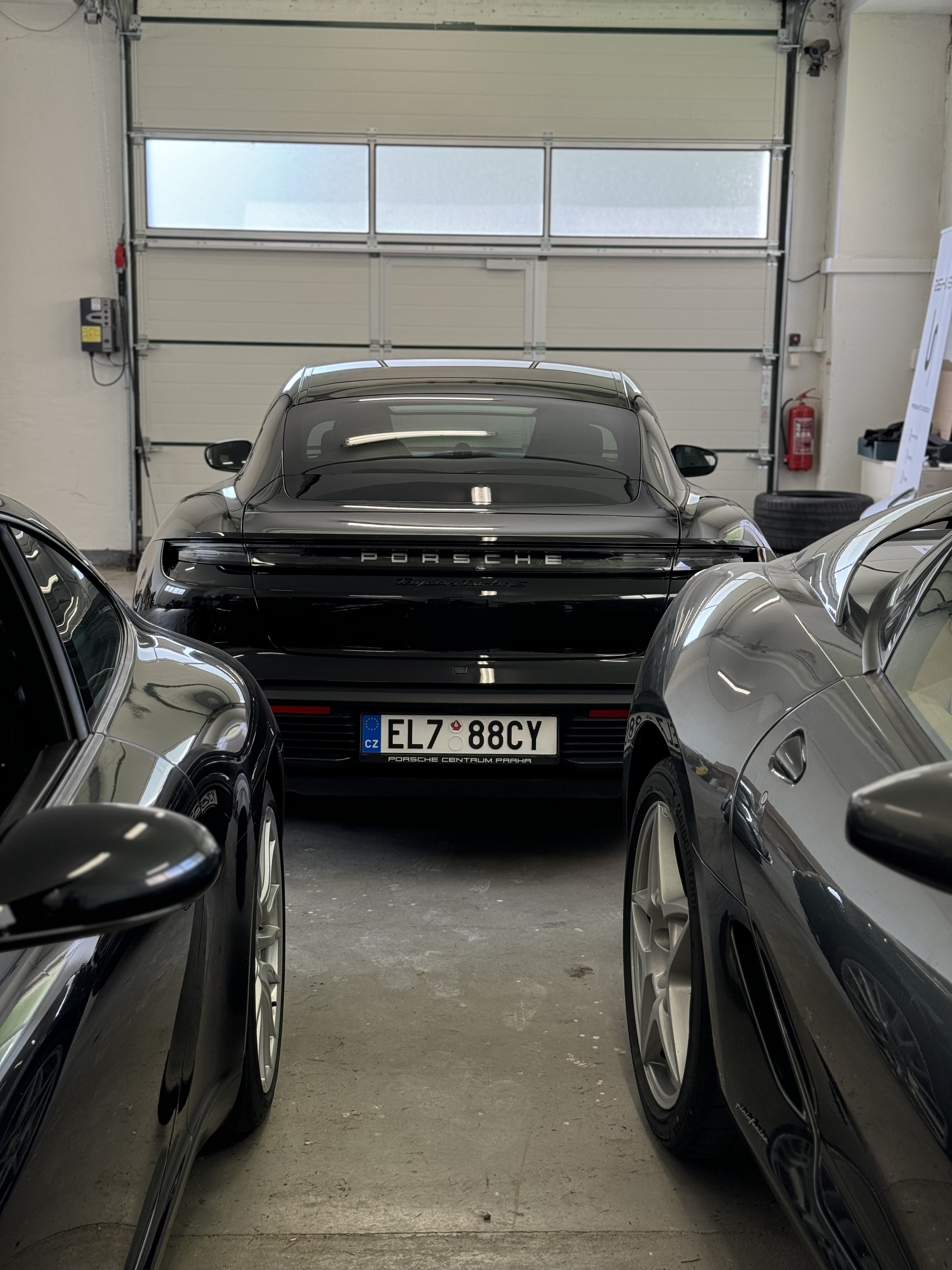 Porsche Taycan ve studiu Dr.Clean